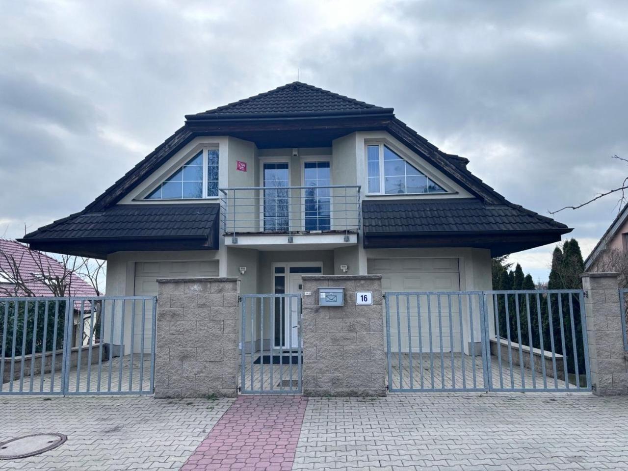 Diamondvilla, 4 Bedroom Apartment, Garden & Spa Prag Dış mekan fotoğraf